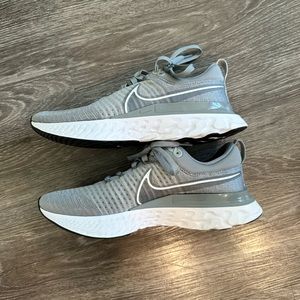 Men’s Nike Flyknit React Running Shoes - Size 11.5